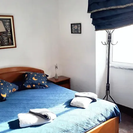 בית נופש Spacious House In With Garden & Terrace *